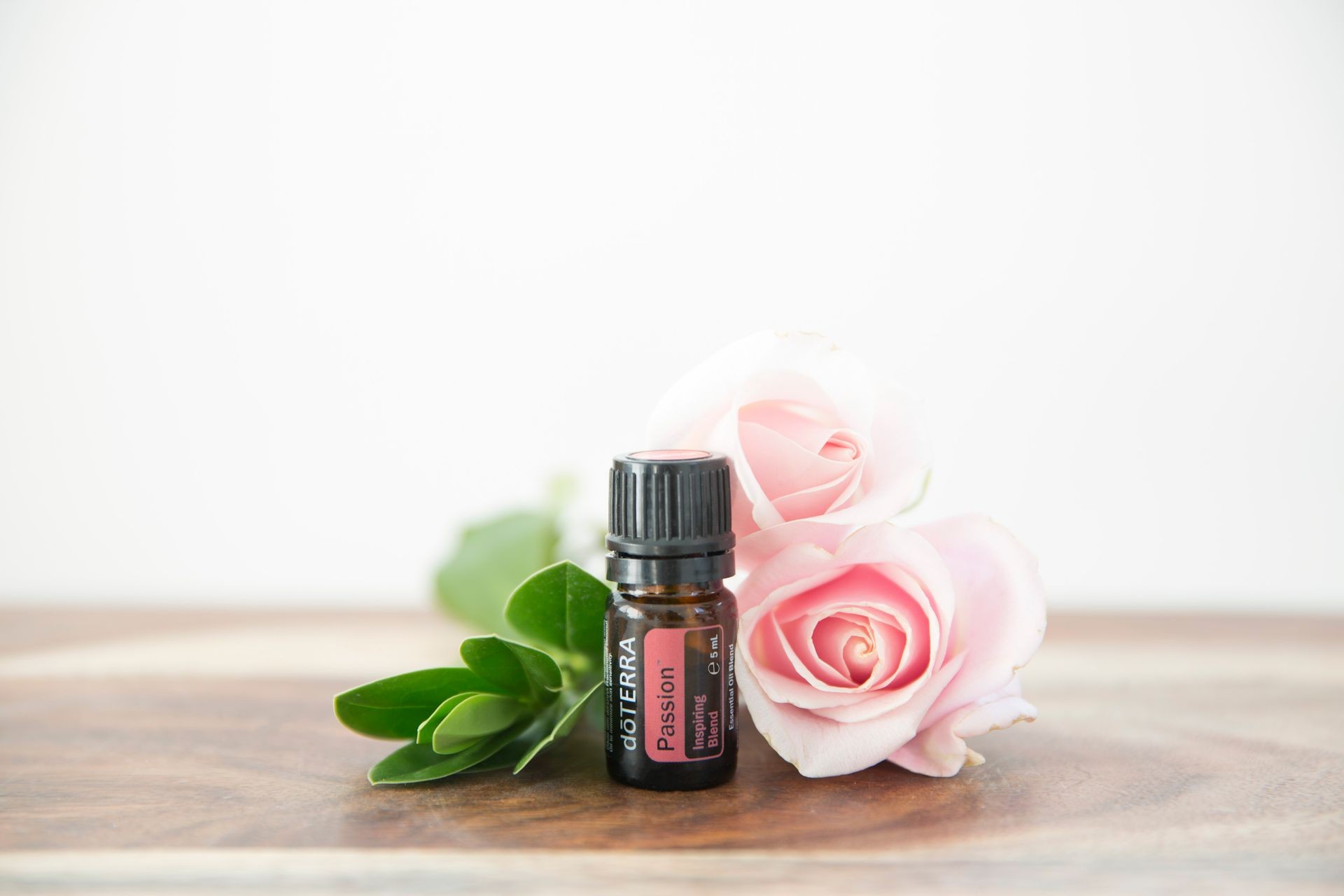 doTERRA Passion Inspiring Blend combines CPTG Certified Pure Tested Grade® wood, floral, and citrus oils with tonka bean and vanilla absolutes for a stunning, sweet aroma. 